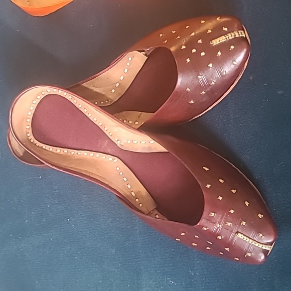 Shoes - Picture 3 of 7